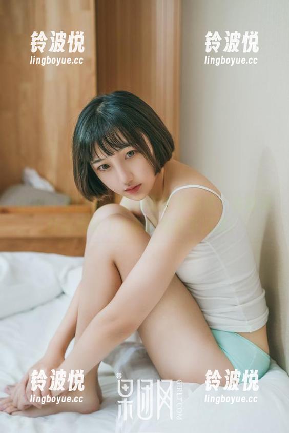 GIRLT果团网 - 无拘无束的棉袜：莫雅淇让高清图上大胆展现袜子风采！