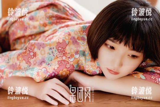 GIRLT果团网 - 原图里的莫雅淇，红裙子像晚霞一样迷人，真想下载一整套贴壁纸哈哈。