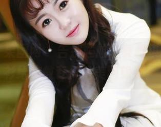 GIRLT果团网 – 告别尴尬，莫雅琪的白衬衫给你教专风格美图锦囊！