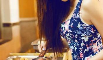 IMiss爱蜜社 – 一张白色的壁纸，梦心玥的身影在原图里悄然绽放，突然好想抚摸一下。