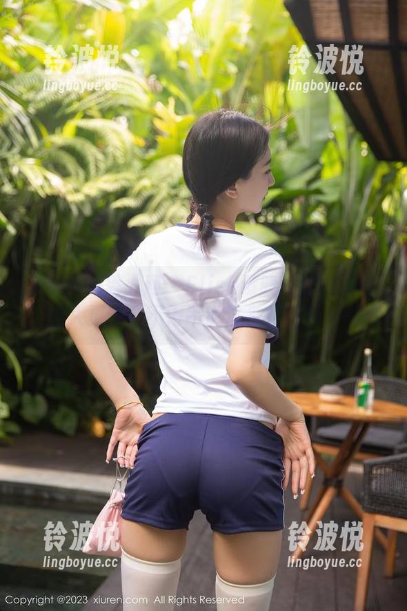Xiuren秀人网 - Elise谭晓彤的校服套图大更新，不得不说这身材真是……