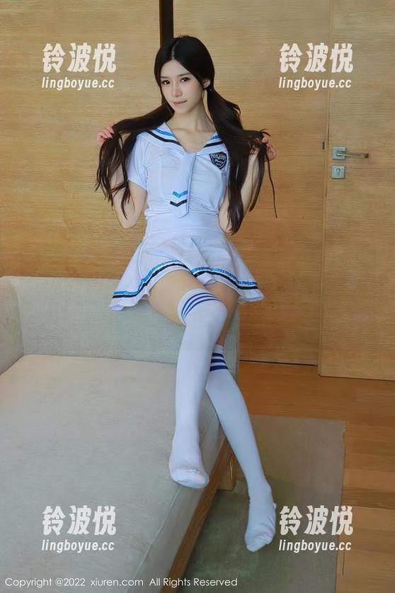 Xiuren秀人网 - 私房里的可乐Vicky姐，图片好像在说：别小看我的创意，能征服一整片面包！