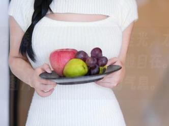 Xiuren秀人网 – 幸好有无圣光，才能让夏晓Maggy的清纯如流水般自在。每张图片都沉淀着淡淡的气息。