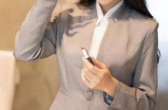 Xiuren秀人网 – 湿身而归，小Kiki带你游遍泳池的每一个角落，图片和资源双丰收