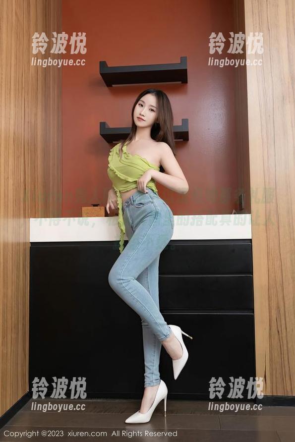Xiuren秀人网 - 是小逗逗和她那条礼服，不得不说，私人资源里的搭配真的让人捉摸不透。