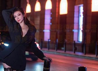 Xiuren秀人网 – 高清图包中的香澄在东京，清纯？我看只是无聊得很。