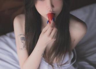 在线浏览Yuka(유카)泳衣，真的…这种颜色配我不会！太大胆了吧…