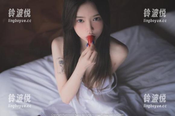 在线浏览Yuka(유카)泳衣，真的...这种颜色配我不会！太大胆了吧...