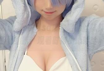 突然发现，nagisa魔物喵的丝袜其实大胆而细腻，观看时得小心哈哈。