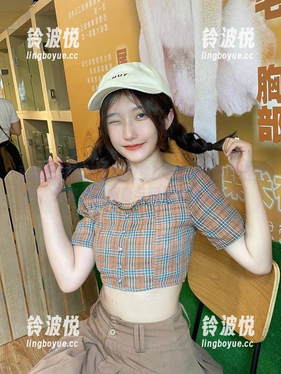 又是肌肤与丝袜的较量！roroki骷髅姬更新，快来支持瘦身与腿长的双重遐想！