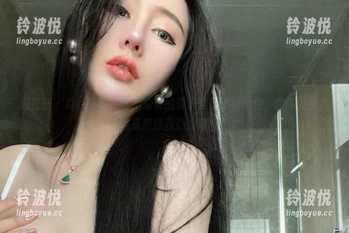 微密圈 - 带点小暧昧，不爱笑的赛琳黑丝系列图包，偏偏要靠高清来撩拨我们的好奇？