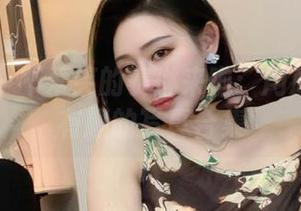 微密圈 – 不爱笑的赛琳来啦：用心看这份有趣的写真合集