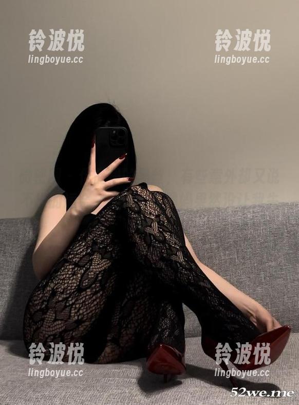 微密圈 - 作品里的黑丝，有些意外却又说不出的适合，保守的二舅妈果然没让我失望。