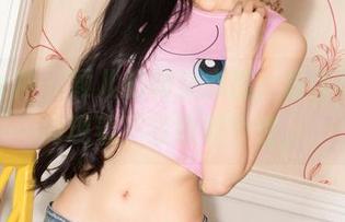 克拉女神 – 颖儿的修女态度，最新美图中闪现着不经意的个性。