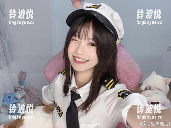 千反田鹿子的高清日常，快来更新你的壁纸！