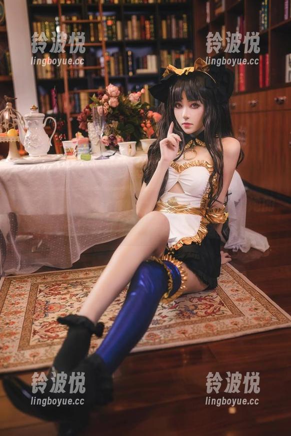 修女？南桃Momoko的高清写真里，她的气场比真正的祭坛还要震撼啊…