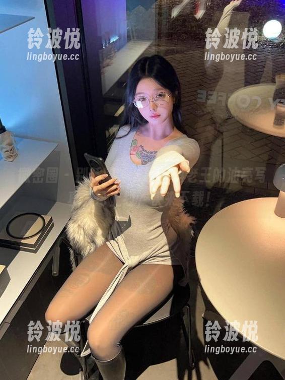 微密圈 - 别眨眼，卡通百科老王的油亮写真集已上线，快来下载！