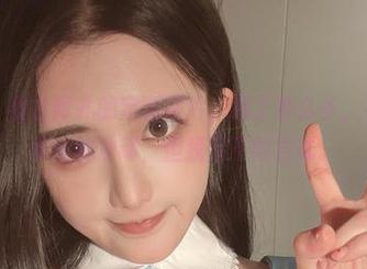 微密圈 – 看古阿扎的定制照片，选了那么多，有种自我表达的冲动，但我又不敢尝试。