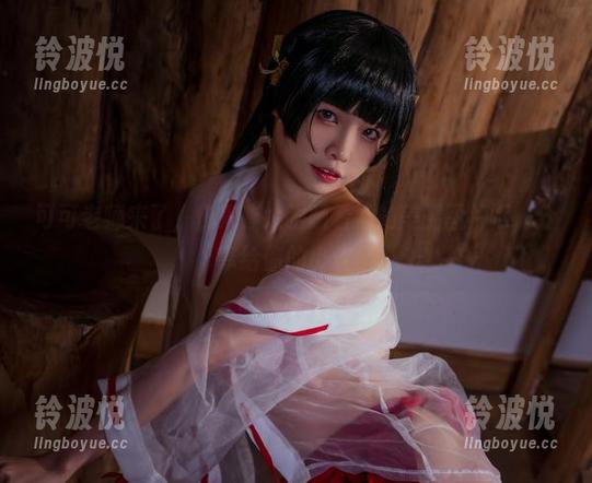 可可老师来了，快来睁大眼睛看她的美腿图片吧，分享给你的小伙伴