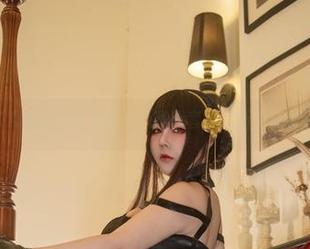 当咔喵KANEKO遇上女王：高清套图，所有优雅尽在其中