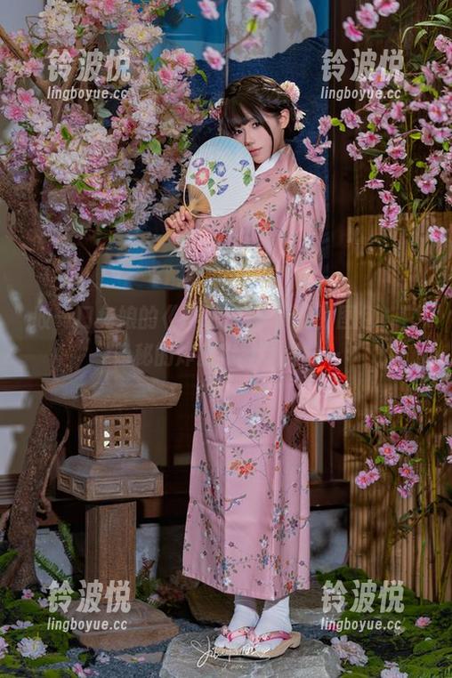 咬一口兔娘的《琪花星烛·可莉》图包，它隐秘的炸鱼舞感真奇妙…