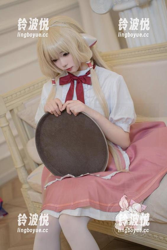 “咬人小小兔”教你如何在梳妆间轻松切换大小姐的模式——新写真直击美的本质！