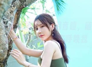 嗲囡囡 – 最新图集里的月音瞳，随着每一张女王式的照片在呼唤我