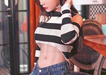 嗲囡囡 – 校服下的小心思，梦小楠小夜猫的美图图集里藏着一丝柔软的情愫。