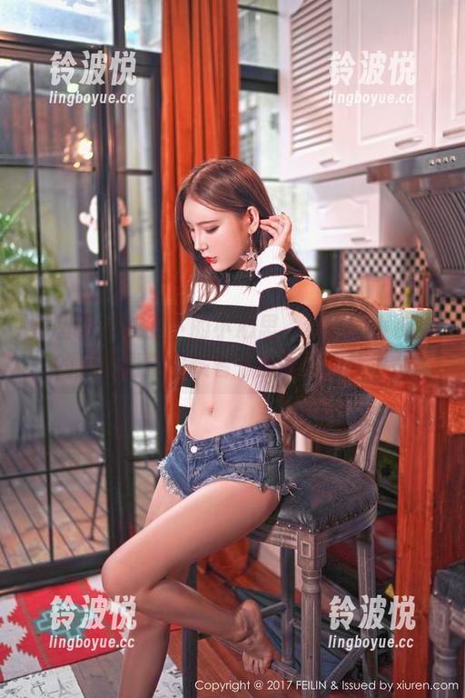 嗲囡囡 - 校服下的小心思，梦小楠小夜猫的美图图集里藏着一丝柔软的情愫。
