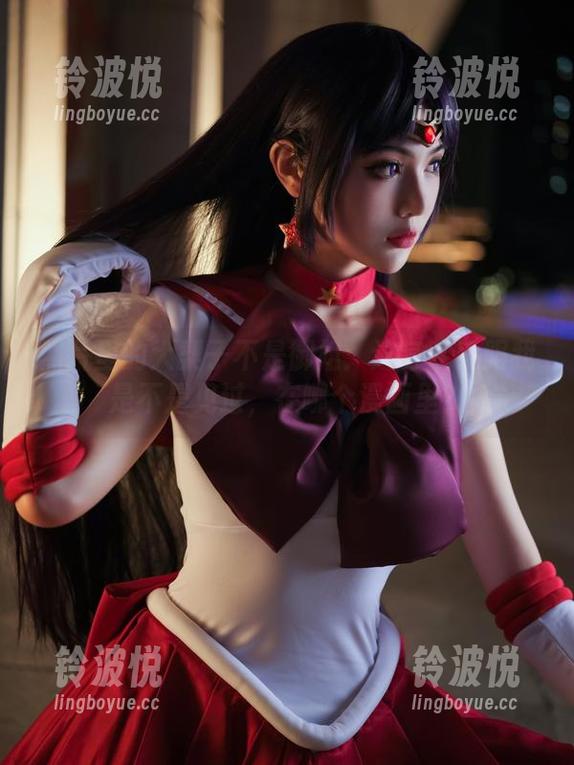 大梨子不是御姐 照片里的大梨子不是御姐:这身水手服我是不是见过,在哪个漫画里?