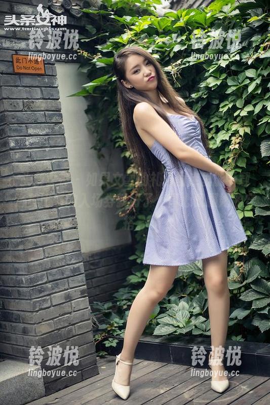 头条女神 - 如果文雪的礼服图库里能下载选美比赛的入场券就好了，真心佩服她的穿搭。