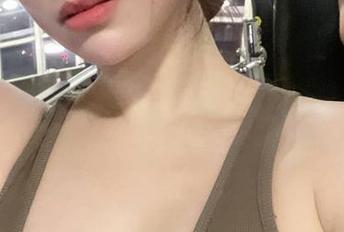 微密圈 – 制服魅力，奶宝妹纸的美图合集，一种你意想不到的优雅。