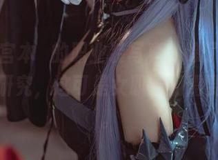 更新！宫本桜的职业装写真，除了撩人还有案例研究，这可是女职员们需要的教材。