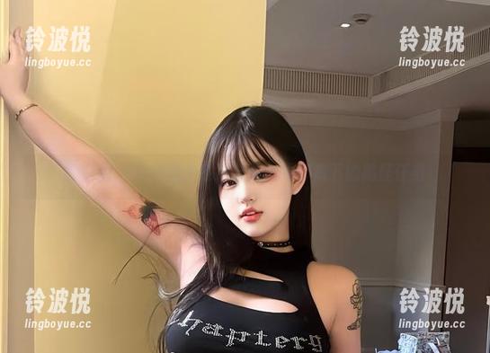 微密圈 - 小优优子私拍合集：牛仔裤下的搞怪任务