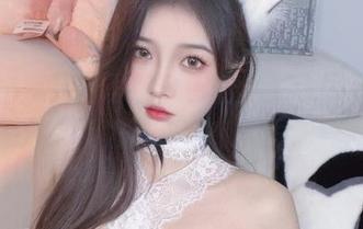 小小奶瓶儿出镜！白色蕾丝生动展示，快来下载这组全套美图。