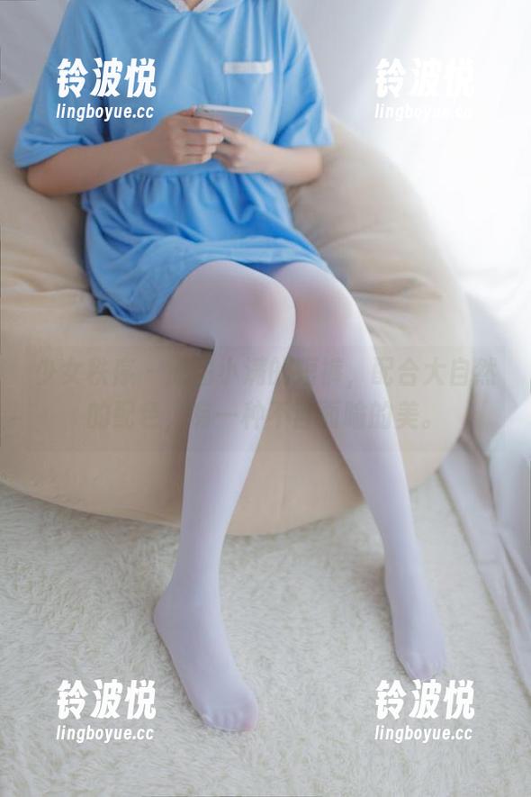 少女秩序 - 原图小满的短裤，配合大自然的配色，有一种不言而喻的美。