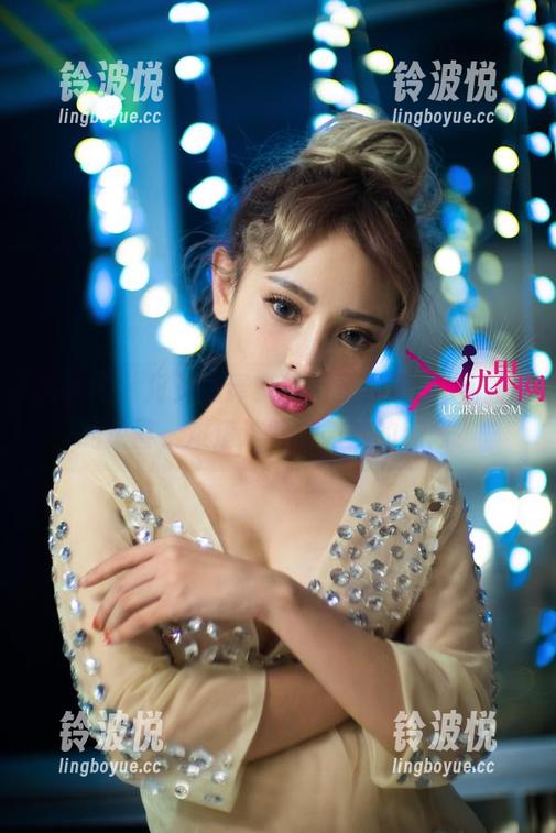 尤果网 - 打开张译文的万圣节美图，满脸的惊喜，难道这就是微妙的缝隙？