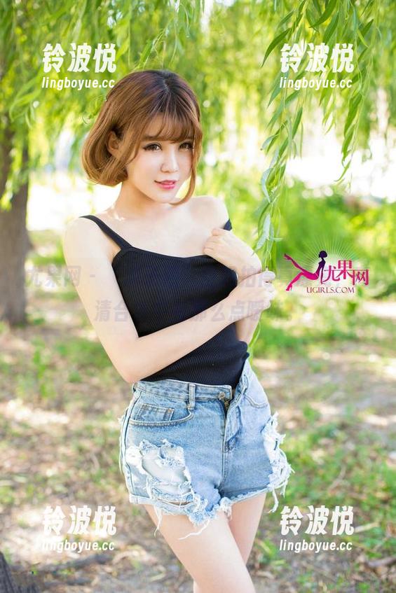 尤果网 - “游子熙”空姐拍得真漂亮，高清合集中有那么点暧昧。
