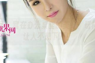 尤果网 – 窝在办公桌里的美好：研依秘书让人不想下班！