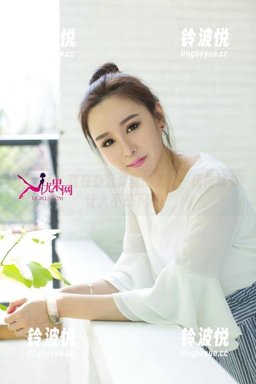尤果网 - 窝在办公桌里的美好：研依秘书让人不想下班！