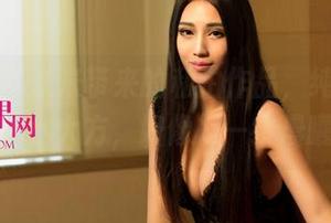 尤果网 – 米米带来的私拍作品，纯白中透露的小大方，好像是一缕晨曦。