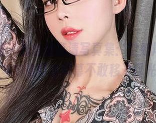 微密圈 – 张老师高清写真集：空姐风范，直勾勾地盯着屏幕不敢移开目光。