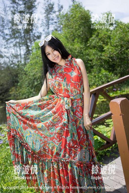 推女神 - 施忆佳的长腿暴击美图，大家顶得住吗？感觉腿真有穿透力，哈哈。