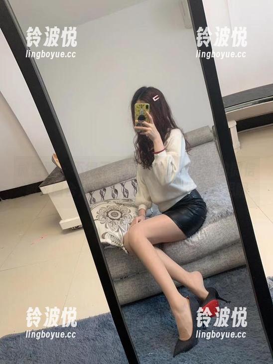 微密圈 - 不得不看！提袜少女分享的微信朋友圈合集写真，这种随意很有意思啊