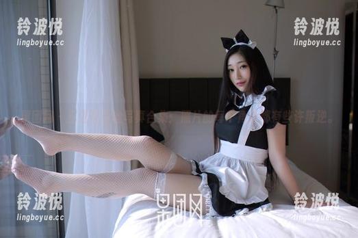 果团网 - 王语纯白丝写真合集：照片的每个角落都有些许叛逆。