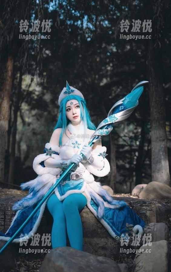 桃墨公子的cos新作：居家版蕾姆，看她宅在家里的样子，真不错，真好说。