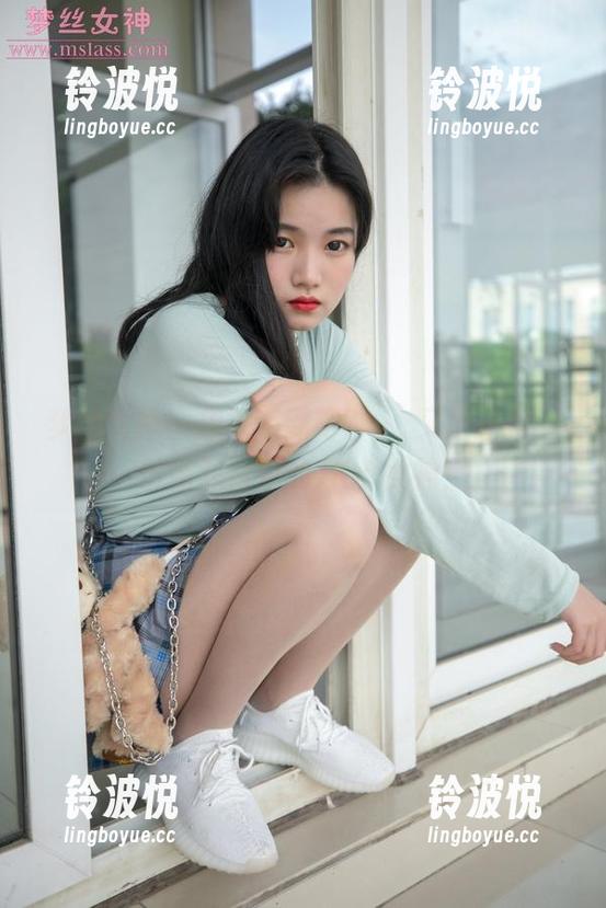 梦丝女神 - 想象不到吧？玥玥又出新招，最新照片中的JK小女神！