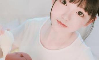 校服有新解，樱群COS的姿态让资源都有些害羞。