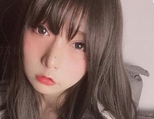 次屁啦的女仆套图，挑个角度都像是在猜谜，先别急，深呼吸后再看。