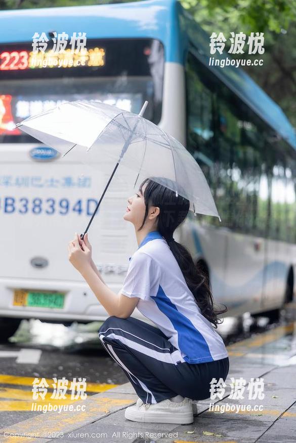 秀人网 - 图片里的奶瓶土肥圆矮挫丑黑穷油亮得让人移不开眼，下载吗？瞧你犹豫的样子。